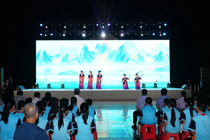 非物質(zhì)文化遺產(chǎn)壯族天琴展演